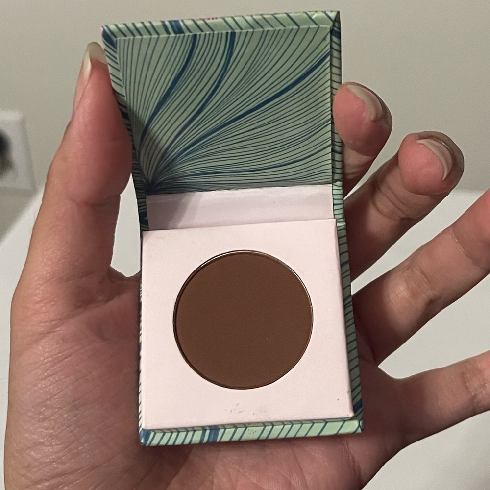Brand new eye shadow brown
